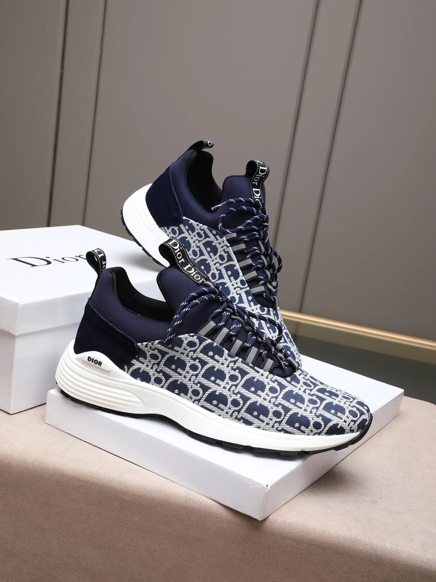 Men's shoes 💰440 💰Dior [Dior] 😘😘High-end series of casual men's shoes, simple and elegant👍👍👍The upper is made of first-layer genuine leather spliced ​​with Dior's special material [sun][sun]; imported first-layer sheepskin lining; special outsole, wear-resistant, lightweight, the overall design is harmonious and unified without lacking personality 👣🌟✨You deserve it! 3 colors😍Sizes 38~44. (45 custom-made) The picture above is a big seller🔥🔥🔥